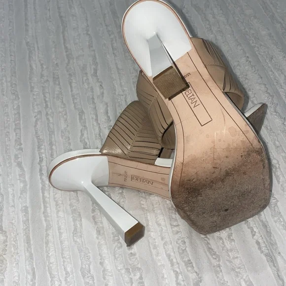 Deltan white&tan heels size 7 - Picture 5 of 7